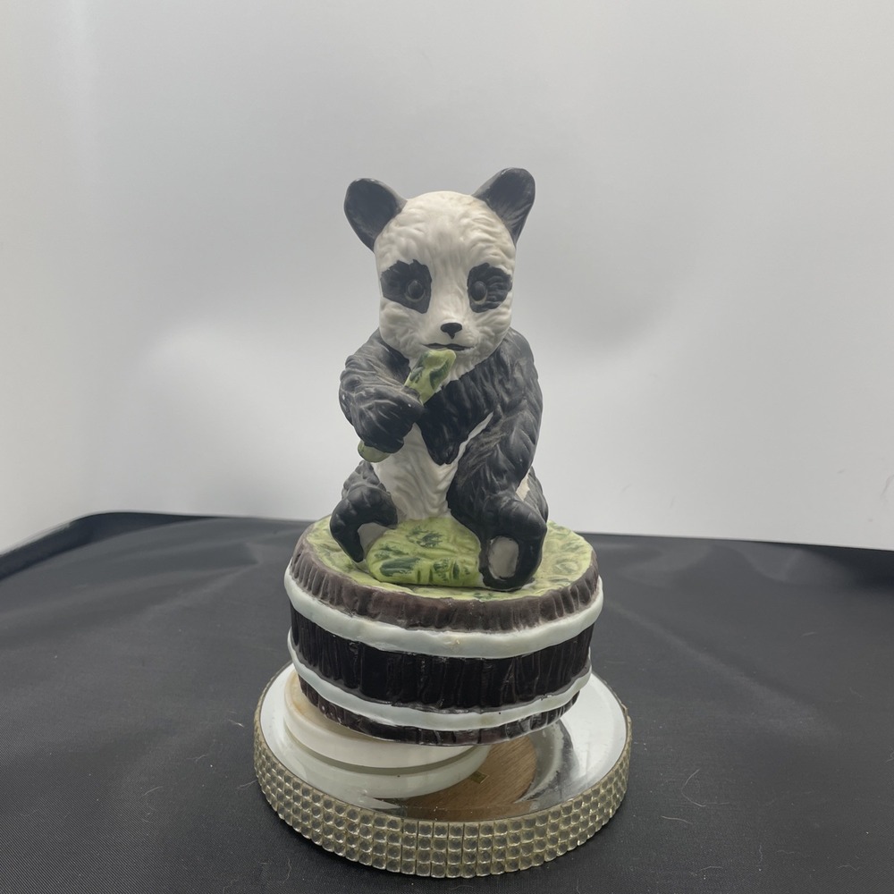 BLACK & WHITE PANDA BEAR EATING BAMBOO‎ MUSIC BOX - CERAMIC - WORKS